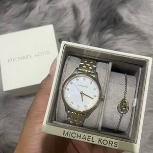 **BRAND NEW** Michael Kors Gold/Silver Watch and Bracelet Set - Perfect Gift!